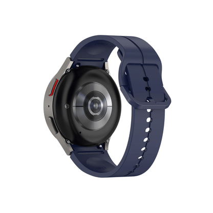 Smartwatch mit montiertem Armband in Dunkelblau – komfortabel und stilvoll.