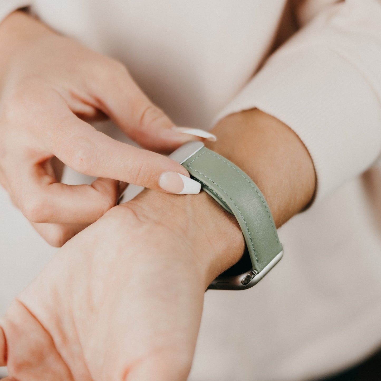 Smartbandz Verve Lederarmband in Grün für Apple Watch – stilvolles Echtleder-Armband, kompatibel mit 38 bis 49 mm Apple Watch Modellen.