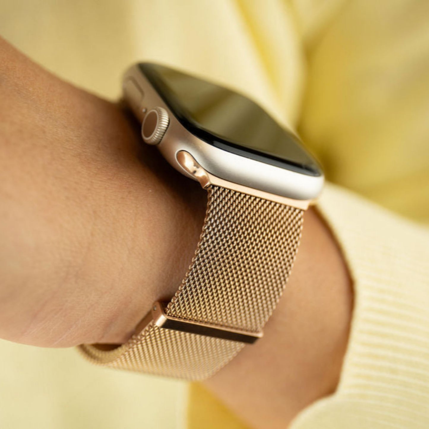 Milanese Edelstahlarmband in Roségold für Apple Watch, elegantes Mesh-Design am Handgelenk
